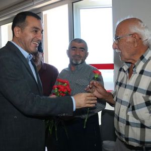 Valimiz Sayın Türker ÖKSÜZ eşi Meral ÖKSÜZ hanımefendi, İl Müdürümüz Mustafa ÇAKIR ve ilimiz protokolü Kurban Bayramı programı kapsamında Müdürlüğümüze bağlı Hilmi Hafize Evin Huzurevi Yaşlı Bakım ve Rehabilitasyon Merkezi Müdürlüğümüzü ziyaret etti - fotoğraf 2