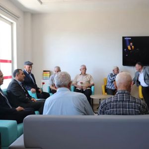 Valimiz Sayın Türker ÖKSÜZ eşi Meral ÖKSÜZ hanımefendi, İl Müdürümüz Mustafa ÇAKIR ve ilimiz protokolü Kurban Bayramı programı kapsamında Müdürlüğümüze bağlı Hilmi Hafize Evin Huzurevi Yaşlı Bakım ve Rehabilitasyon Merkezi Müdürlüğümüzü ziyaret etti - fotoğraf 4