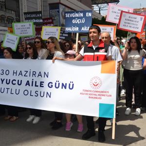 "Koruyucu Aile Günü" kapsamında  "Sevgiyle Yürüyelim" temasıyla farkındalık yürüyüşü gerçekleştirildi. - fotoğraf 7