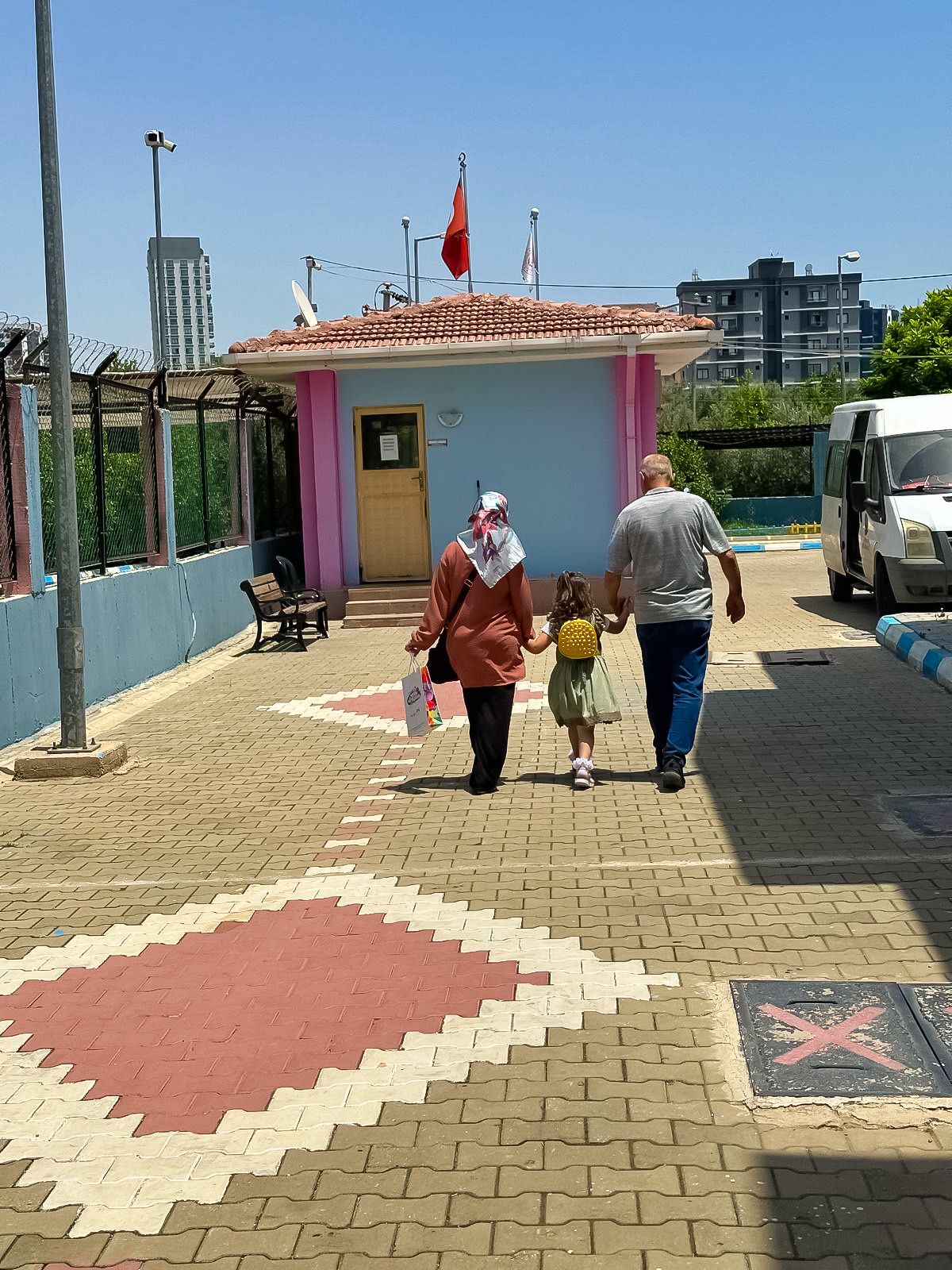 Bazen bir fotoğraf karesi size bir kitabı anlatabilir❤️Siz de bir çocuğun koruyucu ailesi olarak hayallerini gerçekleştirebilisiniz. Çocuğumuz Koruyucu Aile Hizmeti kapsamında sevgi dolu yuvasına kavuştu.