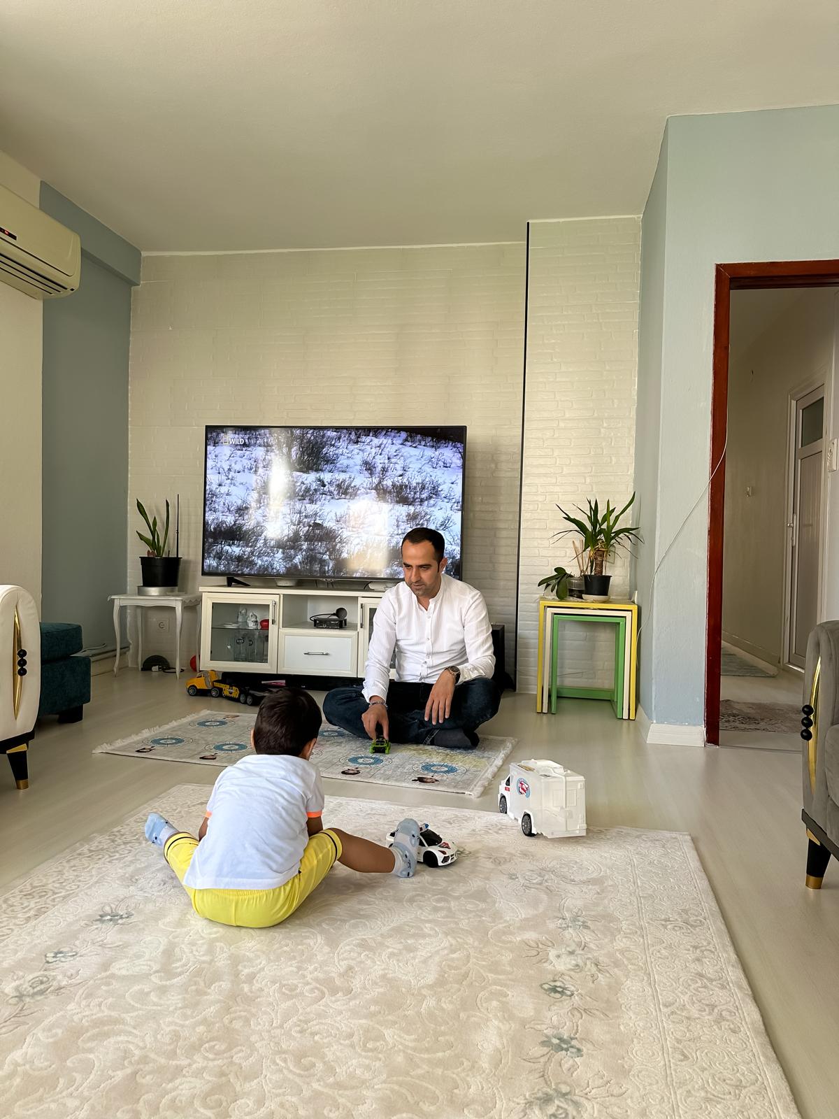 Koruyucu Ailelerimizle bir araya gelmeye devam ediyoruz. Koruyucu ailemizi ziyaret ederek, koruyucu ailelerin toplumda büyük bir görev üstlendiklerini belirttik. Koruyucu ailemizin bayramını kutladık.