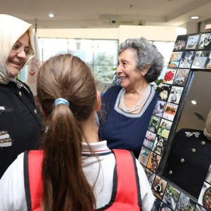 Aile, Çalışma ve Sosyal Hizmetler Bakanı Zehra Zümrüt Selçuk, 1 Ekim Dünya Yaşlılar Günü dolayısıyla Ankara’da 75. Yıl Huzurevi’ni ziyaret etti. - fotoğraf 6
