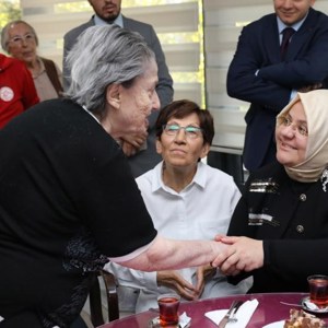 Aile, Çalışma ve Sosyal Hizmetler Bakanı Zehra Zümrüt Selçuk, 1 Ekim Dünya Yaşlılar Günü dolayısıyla Ankara’da 75. Yıl Huzurevi’ni ziyaret etti. - fotoğraf 9