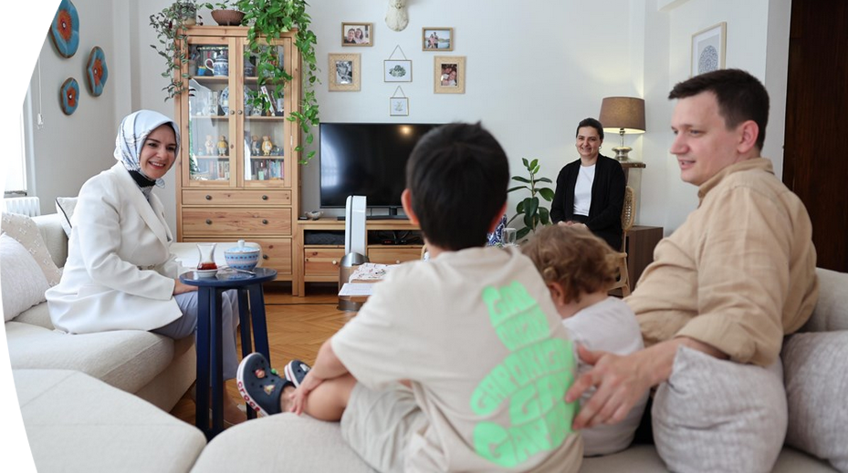  Bakanımız Mahinur Özdemir Göktaş’tan Koruyucu Aile Ziyareti