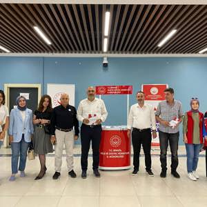 İl Müdürlüğümüz tarafından 30 Haziran Koruyucu Aile Günü münasebetiyle Miliamal AVM de Koruyucu Aile Hizmet Modeli tanıtımı için  stand çalışmaları yapılmıştır. - fotoğraf 2