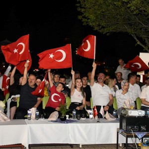 Aziz şehitlerimizin kıymetli evlatları, koruma altındaki çocuklarımız ve kuruluş bakımındaki engellilerimiz ile Milli Takım için tek yürek olduk. - fotoğraf 1