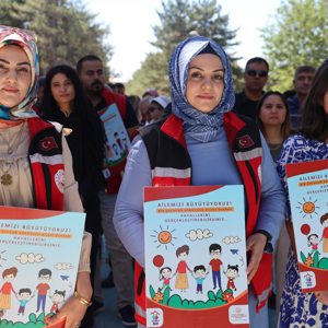 Elazığ’da “Çocuklara verilecek en güzel hediye ailedir” etkinliği düzenlendi - fotoğraf 5
