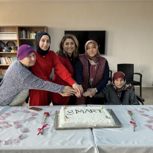 Karesi Huzurevi Yaşlı Bakım ve Rehabilitasyon Merkezimize Kadınlar Günü Ziyareti - fotoğraf 4
