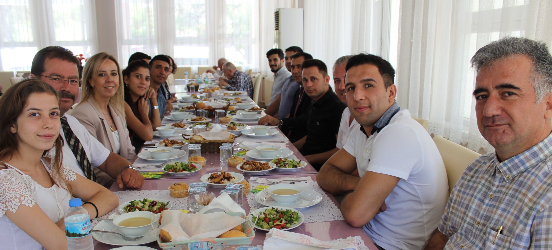 İl Müdürümüz İlkay Türkoğlu, 2828 sayılı Sosyal Hizmetler Kanunu kapsamında kamu kurum ve kuruluşlarında isdihdamı sağlanıp, Müdürlüğümüzce Bakım Sonrası Rehberlik Hizmeti verdiğimiz gençlerimiz ile bir araya geldi.