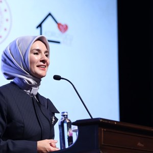 Emine Erdoğan Hanımefendi ve Bakanımız Mahinur Özdemir Göktaş, Gönül Elçileri ve koruyucu ailelerle bir araya geldi - fotoğraf 2