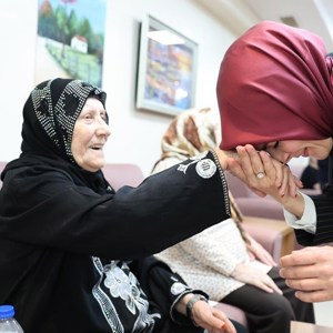 Minister Mahinur Özdemir Göktaş paid a visit for Eid al-Ain Tekirdağ - fotoğraf 11