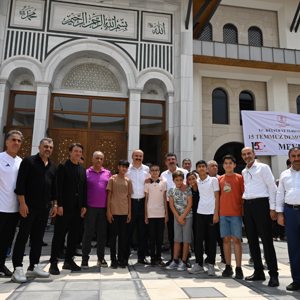 “15 Temmuz Demokrasi ve Milli Birlik Günü”nde  Necat Nasıroğlu Külliyesi Camiinde Mevlid okundu - fotoğraf 1