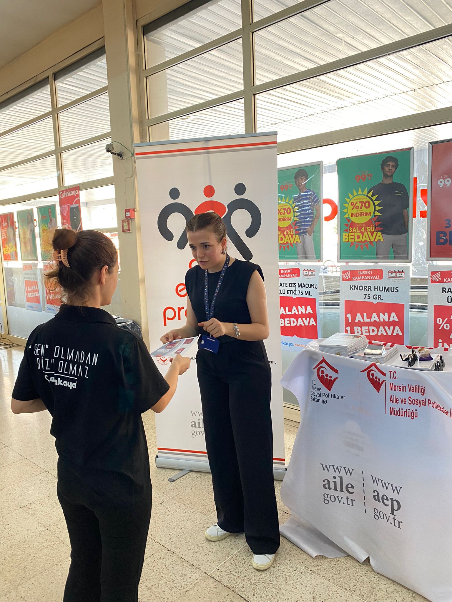 #AkdenizSHM tarafından Çetinkaya Alışveriş Merkezi'nde vatandaşlarımıza ''Aile Danışmanlığı ve #KADES'' ile ilgili bilgiler verilmiş olup Bakanlığımızın Hizmet Modelleri konusunda rehberlik yapılmıştır.