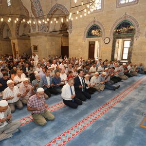 15 Temmuz’da ve geçmişten günümüze şehadete eren tüm Şehitlerimizin anısına Sultan II. Bayezid Camiinde düzenlenen, Mevlid-i Şerif’e katıldık. - fotoğraf 1