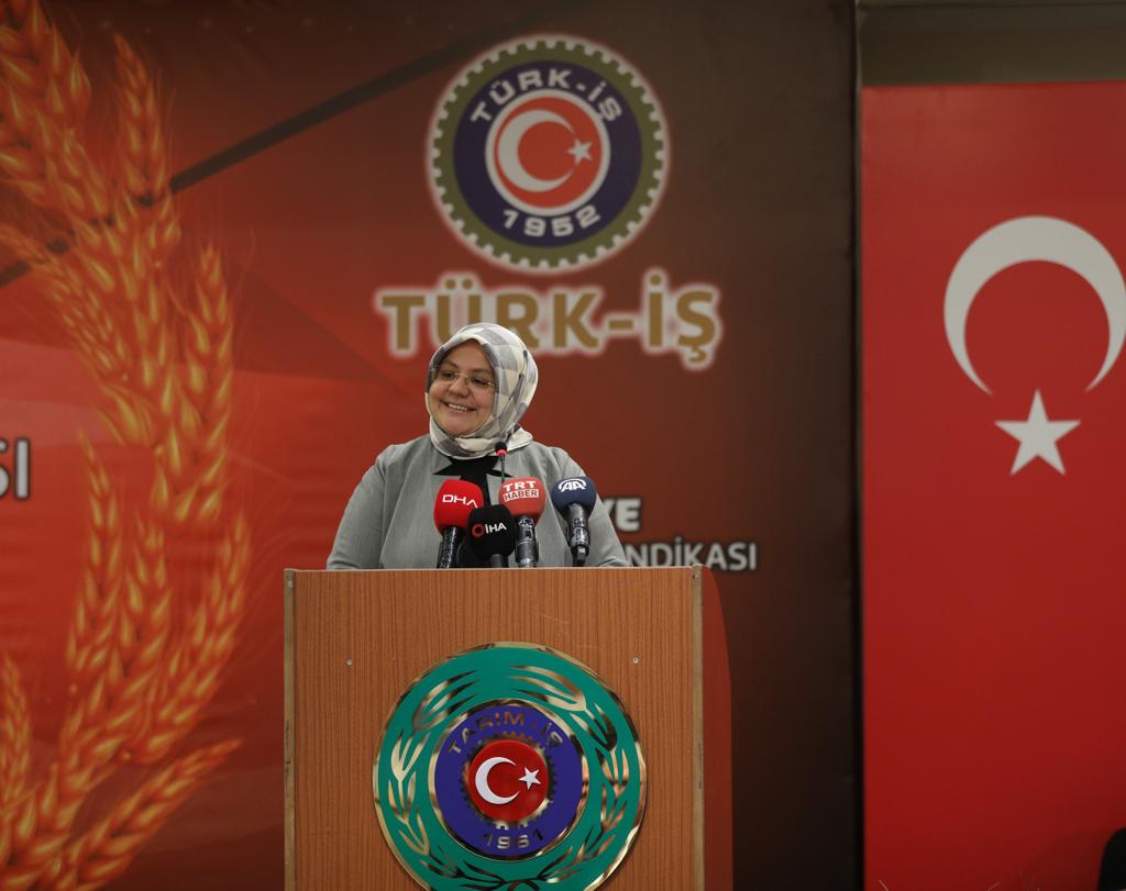 Bakan Selçuk: "Geçici İşçilerin Çalışma Sürelerini Uzattık"