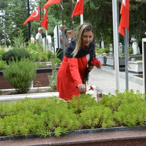 “15 Temmuz Demokrasi ve Milli Birlik Günü” münasebetiyle Kırıkkale Şehitliği ziyareti. - fotoğraf 5