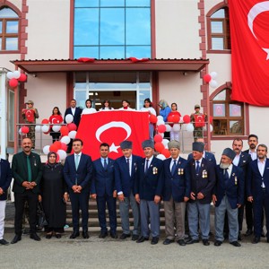 15 Temmuz Demokrasi ve Milli Birlik Gününde Korunma ve Bakım Altındaki Çocuklarımızın Demokrasi Nöbeti - fotoğraf 1