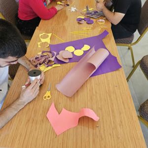 İl Müdürlüğümüze bağlı Bingöl Gündüz Bakım, Rehabilitasyon ve Aile Danışma Merkezimizde hizmet gören engelli bireylerimiz ile birlikte Resim  kursunda çeşitli etkinlikler yapılarak eğlenceli vakit geçirdiler. - fotoğraf 1