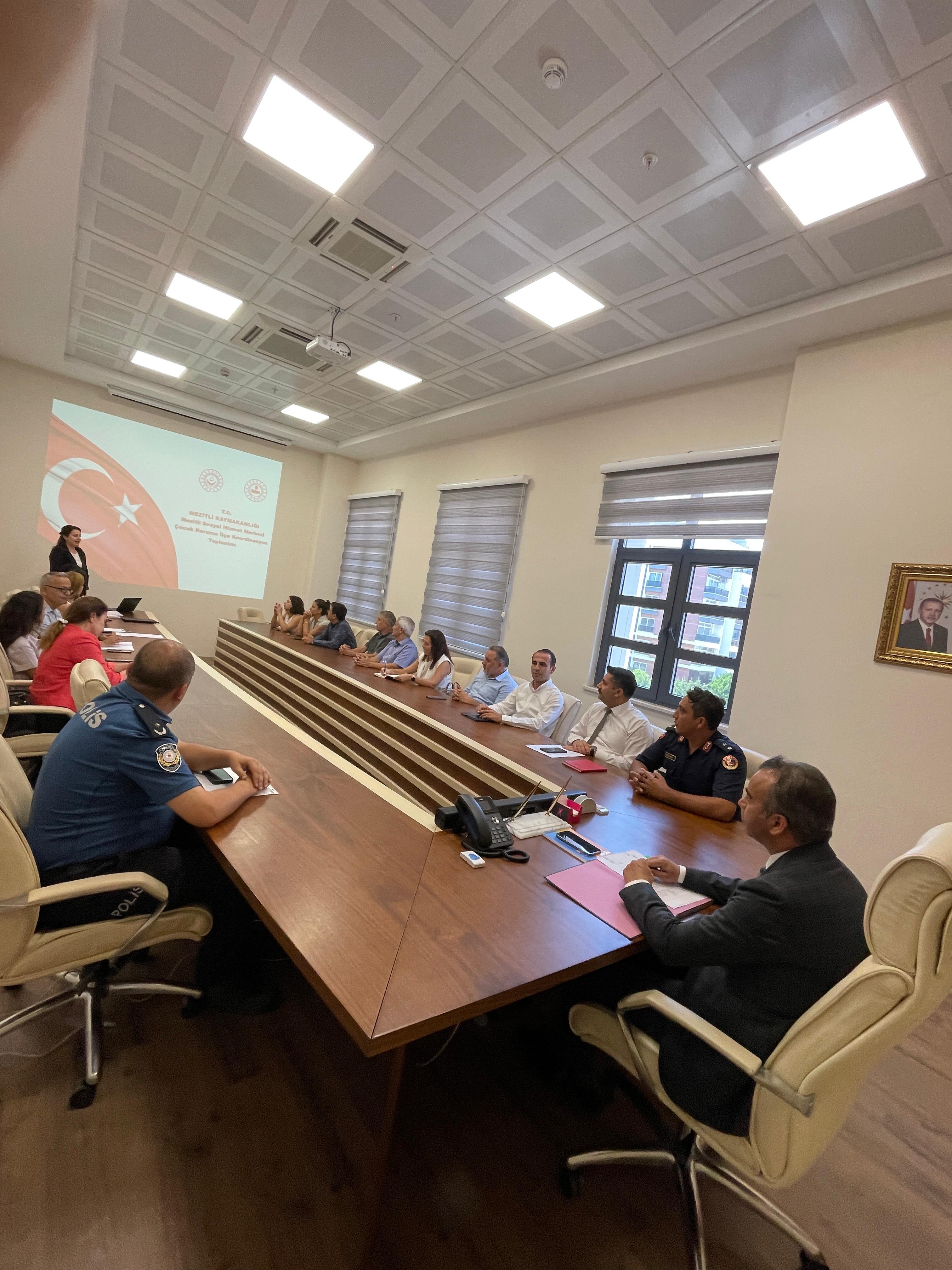 Mezitli Kaymakamı Sn.Alperen YILMAZ başkanlığında #MezitliSHM katılımıyla 5395 sayılı Çocuk Koruma Kanunu ve 6284 sayılı Ailenin Korunması ve Kadına Karşı Şiddetin Önlenmesine Dair Kanun kapsamında izleme ve değerlendirme toplantısı yapıldı.