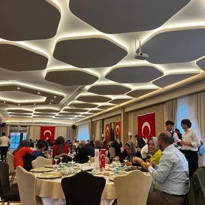 15 TEMMUZ DEMOKRASİ VE MİLLİ BİRLİK GÜNÜ’NÜN ANLAMINI YAŞATAN ONUR YEMEĞİ! - fotoğraf 4