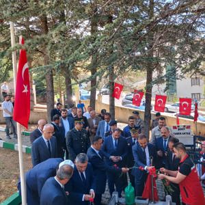 ŞEHİT ÖĞRETMENİMİZ NECMETTİN YILMAZ’I ŞEHADETİNİN 8. YILINDA KABRİ BAŞINDA ANDIK! - fotoğraf 1
