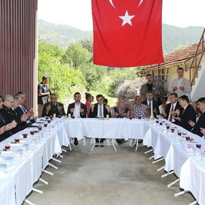 15 Temmuz Demokrasi ve Milli Birlik Günü Anma Programı kapsamında Çeltikçi, Güvenli Köyünde 15 Temmuz Şehidimiz Özel Harekat Polisi Akif ALTAY ve İç Güvenlik Şehidimiz J. Komanda Er Ali YILDIRIM, Kabirleri Başında  Dualarla Yad Edildi - fotoğraf 1