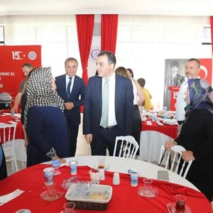 15 Temmuz Demokrasi ve Milli Birlik Günü Dolayısıyla Kıymetli Şehit Ailelerimiz ve Gazilerimiz Onuruna Yemek Verildi - fotoğraf 5