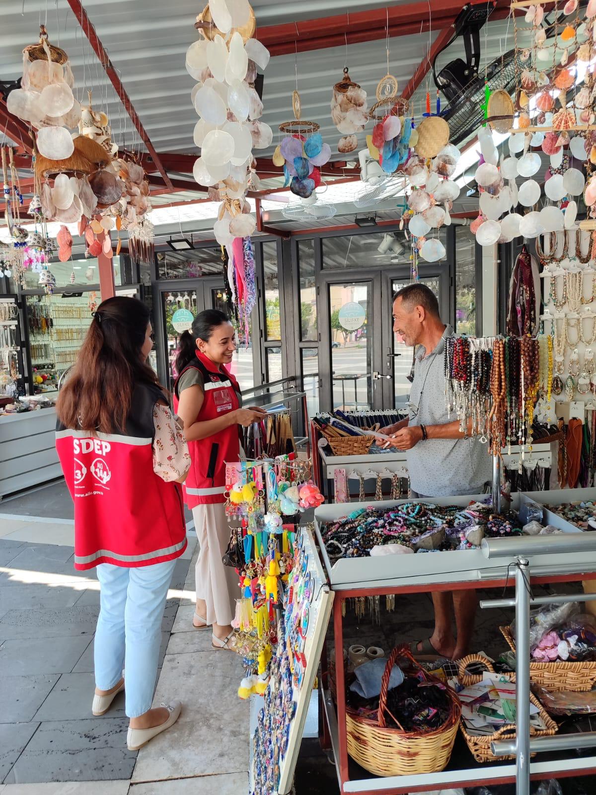 #SilifkeSHM tarafından Taşucu Mahallesindeki esnaf ve vatandaşlara ''Kadına Yönelik Şiddetle Mücadele ve Erken Yaşta Zorla Evliliklerle Mücadele'' kapsamında farkındalık oluşturmak amacıyla bilgilendirme çalışmaları yapıldı.