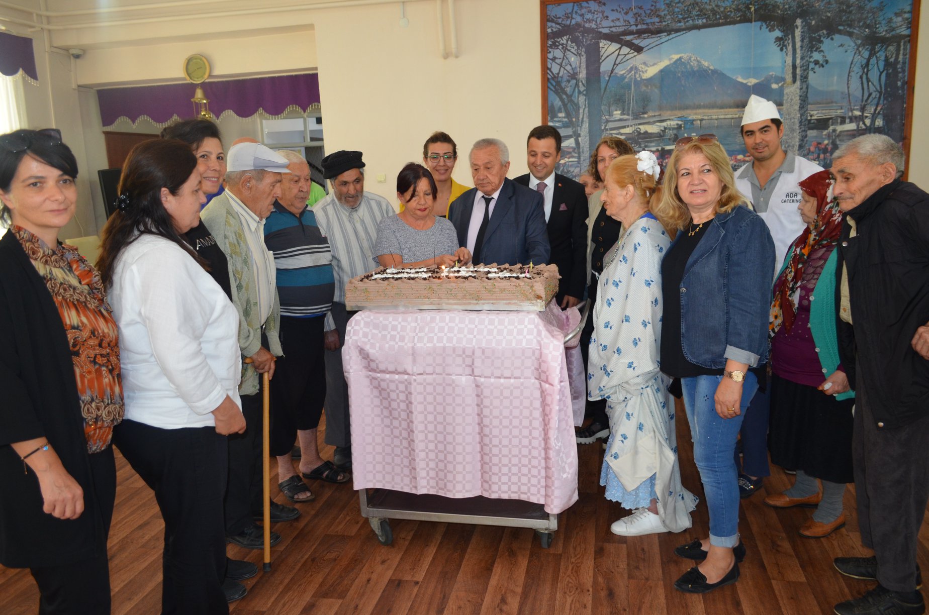 "1 Ekim Dünya Yaşlılar Günü" etkinlikleri kapsamında Abide-Hasan Nuri Öncüer Huzurevi ve Yaşlı Bakım Rehabilitasyon Merkezi'nde kalan yaşlılarımızı ziyaret ettik.