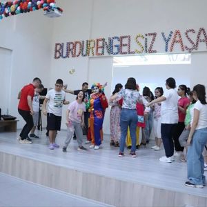 İl Müdürümüz Mustafa ÇAKIR, Müdürlüğümüze bağlı Çocuk Evleri Sitesinde bakım ve koruma altında bulunan çocuklarımız tarafından hazırlanan tiyatro gösterisine katıldı - fotoğraf 5