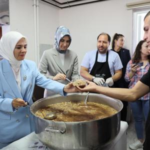 Aile ve Sosyal Hizmetler Bakanımız Göktaş, Alevi vatandaşlarla bir araya geldi, aşure dağıttı - fotoğraf 3