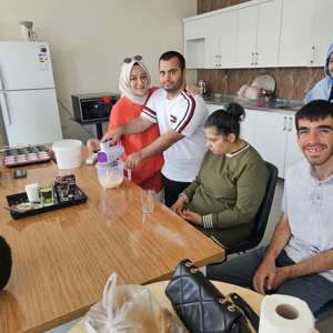 İl Müdürlüğümüze bağlı Bingöl Gündüz Bakım, Rehabilitasyon ve Aile Danışma Merkezimizde hizmet gören engelli bireylerimiz ile birlikte çeşitli etkinlikler yapılarak eğlenceli vakit geçirdiler. - fotoğraf 2