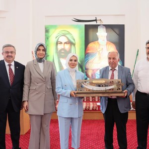 Aile ve Sosyal Hizmetler Bakanımız Göktaş, Alevi vatandaşlarla bir araya geldi, aşure dağıttı - fotoğraf 3