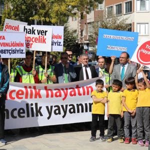 Merzifon İlçesinde düzenlenen "Yaya Öncelikli Trafik Yılı" Kapsamında "Yaya Geçidi Nöbeti" Etkinliğine Merzifon Huzurevi'de Katıldı - fotoğraf 4
