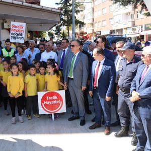 Merzifon İlçesinde düzenlenen "Yaya Öncelikli Trafik Yılı" Kapsamında "Yaya Geçidi Nöbeti" Etkinliğine Merzifon Huzurevi'de Katıldı - fotoğraf 5
