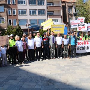 Merzifon İlçesinde düzenlenen "Yaya Öncelikli Trafik Yılı" Kapsamında "Yaya Geçidi Nöbeti" Etkinliğine Merzifon Huzurevi'de Katıldı - fotoğraf 6