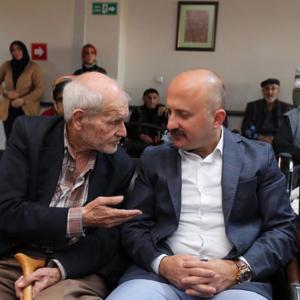Valimiz Dr. Osman VAROL ile eşi Funda VAROL Hanımefendi, 1 Ekim Dünya Yaşlilar Günü Dolayisiyle Suluova Huzurevinde Yaşlilarimizla Bir Araya Geldiler - fotoğraf 6