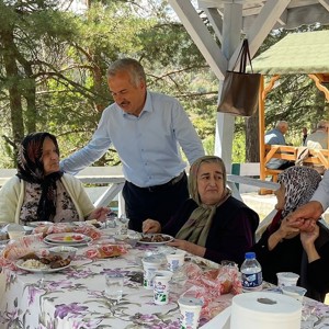 Büyüklerimiz Karaçomak Barajı Mesire Alanında Biraraya Gelerek Keyifli Vakit Geçirdiler - fotoğraf 1