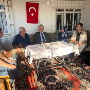 Sayın Valimiz Mehmet MAKAS ve İl Müdürümüz Sayın Çiğdem AÇIKYILDIZ KAZEL, kahraman Şehidimizin ailesine ziyarette bulundular. - fotoğraf 2