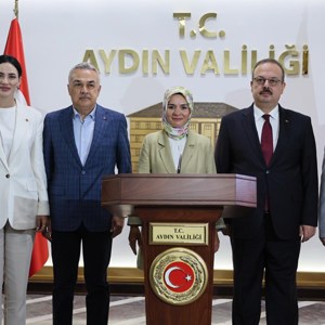 Minister of Family and Social Services Mahinur Özdemir Göktaş paid a visit to the nursing homes in Aydın. - fotoğraf 5