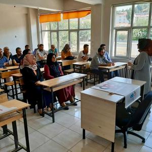 GENÇ İLÇESİNDE ÖĞRETMEN VE VELİLERE AİLE EĞİTİM PROGRAMI (AEP) KAPSAMINDA ” OKUL AİLE İŞBİRLİĞİ” KONULU SEMİNER DÜZENLENDİ - fotoğraf 2