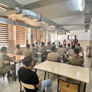 Yedisu ilçe jandarma komutanlığında görev yapan personellere yönelik ''Aile içi ve Kadına Yönelik Şiddetle Mücadele'' konulu eğitim verildi. - fotoğraf 2