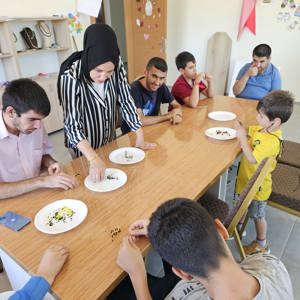 Bingöl Gündüz Bakım, Rehabilitasyon ve Aile Danışma Merkezimizde hizmet gören engelli bireylerimiz ile birlikte çeşitli etkinlikler yapılarak eğlenceli vakit geçirdiler. - fotoğraf 1