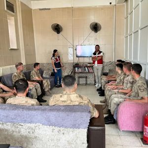 Kiğı İlçe Jandarma, Bilice Karakolu ve Açık Güney Karakolunda görevli Er ve Erbaşlara yönelik Kadına Yönelik Şiddetle Mücadele Eğitimi verilmiştir. - fotoğraf 3