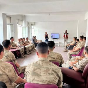 Kiğı İlçe Jandarma, Bilice Karakolu ve Açık Güney Karakolunda görevli Er ve Erbaşlara yönelik Kadına Yönelik Şiddetle Mücadele Eğitimi verilmiştir. - fotoğraf 4