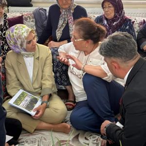 Bakanımız sayın Mahinur Özdemir Göktaş İl Müdürlüğümüze bağlı Aymelek Derneği Gündüzlü Yaşlı Bakım Merkezini ziyaret etti. - fotoğraf 2