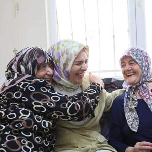 Bakanımız sayın Mahinur Özdemir Göktaş İl Müdürlüğümüze bağlı Aymelek Derneği Gündüzlü Yaşlı Bakım Merkezini ziyaret etti. - fotoğraf 4