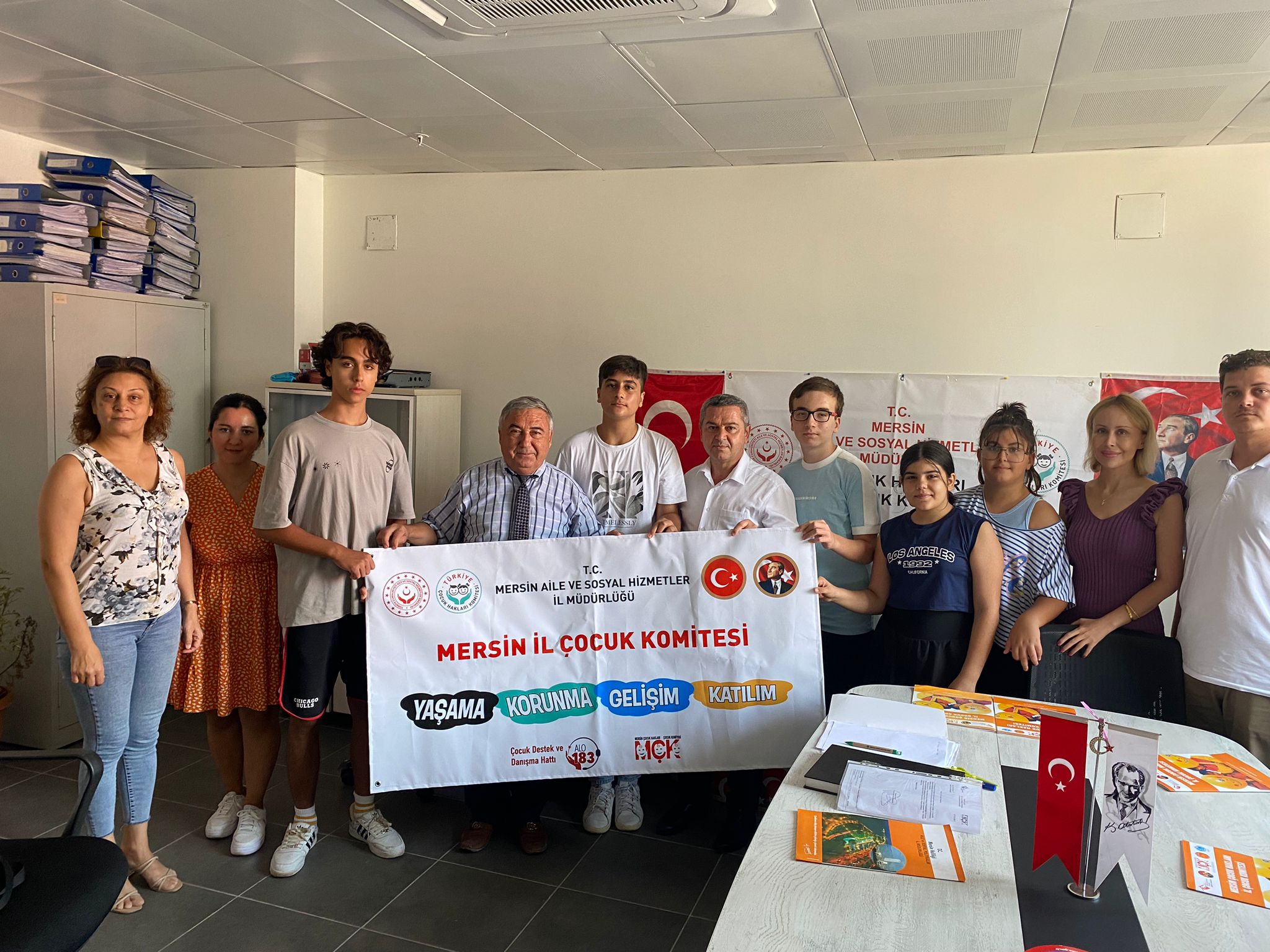 İl Müdürümüz Naci YILMAZ, #ÇocukHakları İl Çocuk Komitemizi ziyaret ederek alınan kararları değerlendirdi. Çocuk katılımının ve görüşünün önemine vurgu yaptı ve çocuklarımızı güzel çalışmalarından  dolayı kutladı.