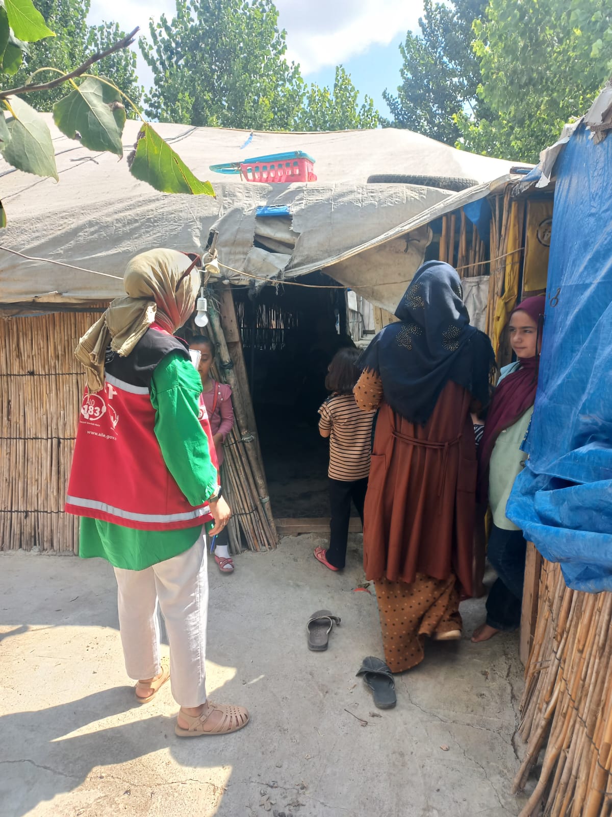 #ASDEP Ekiplerimiz, vatandaşlarımızın sosyal risklere karşı korunmasına yönelik saha çalışmalarına devam ediyor.    Mevsimlik işçilerle ilgili yapılan çalışmalarımızdan..    📍Tarsus  