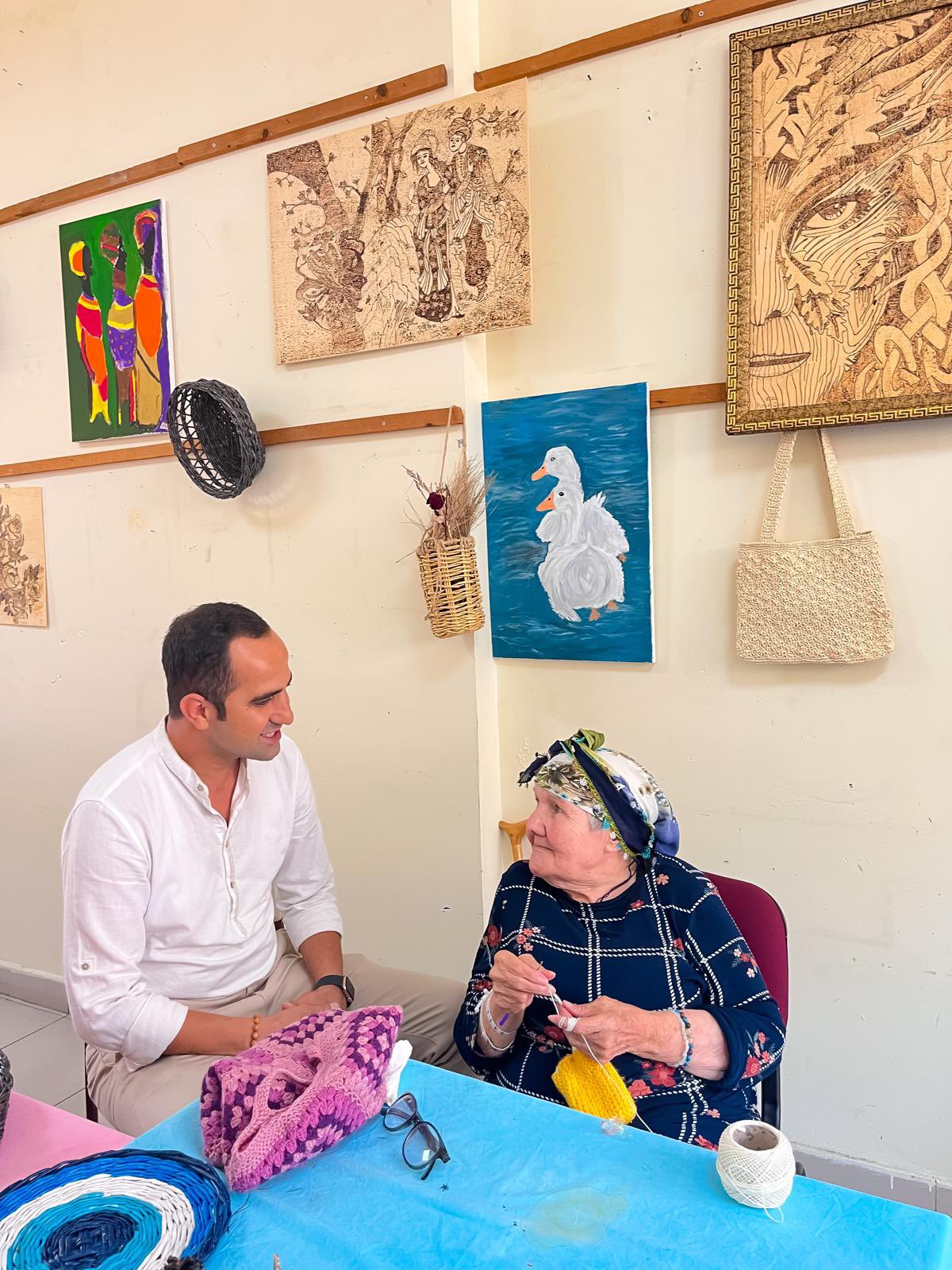 Yaşlılarımız geçmişimizin tecrübelerini bugünlere aktaran, milli kültür ve değerlerimizi yarınlara taşımamızı sağlayan toplumsal hayatımızın en kıymetli hazineleridir. Erdemli ve Silifke Huzurevlerindeki başımızın tacı yaşlılarımızı ziyaret ettik.